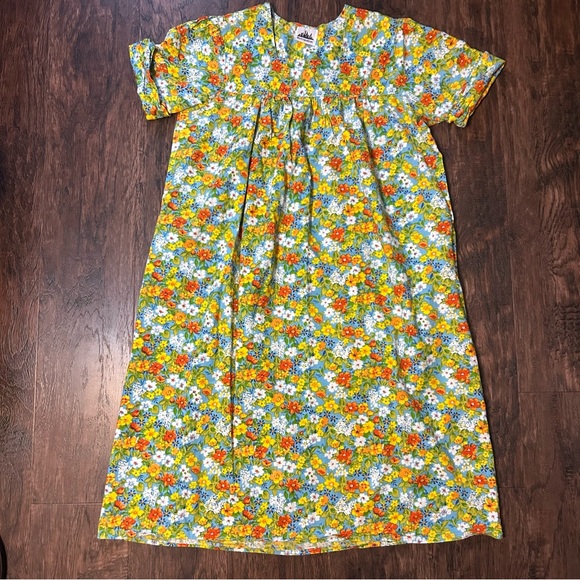 Metropolitan Other - Metropolitan Floral Short-Sleeve House Dress/Mumu with pockets